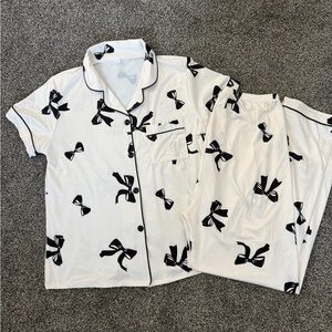Women’s White and Black Bow Print Sleep set